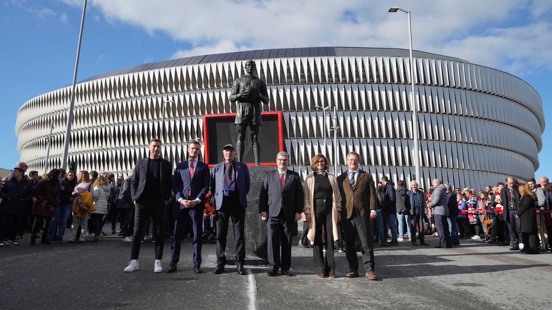 Inaugurada La Estatua De Iribar En San Mam S Athletic Club Website