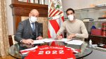 Raúl García renueva su contrato hasta 2022
